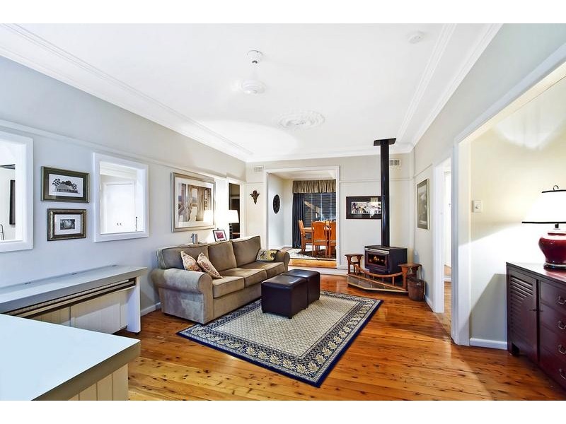 7 Rickard St, Bateau Bay NSW 2261