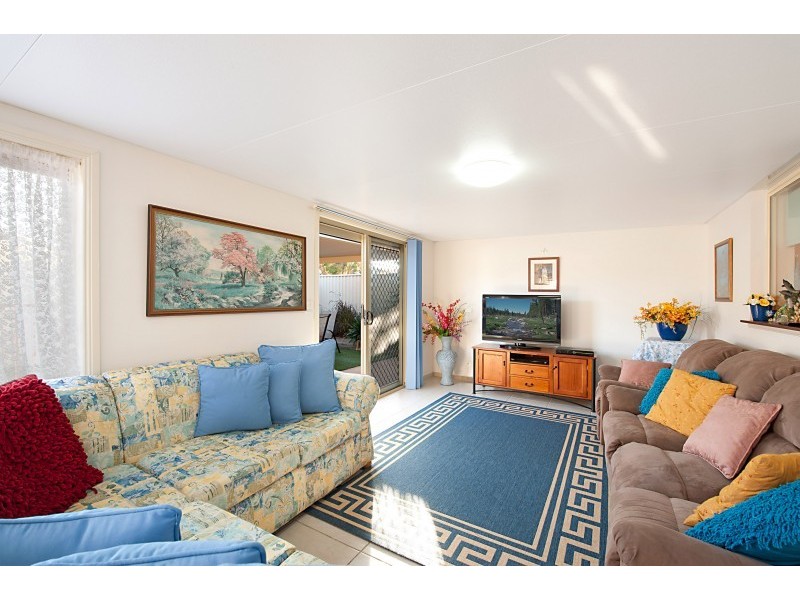9 Borrodale Ave, Bateau Bay NSW 2261