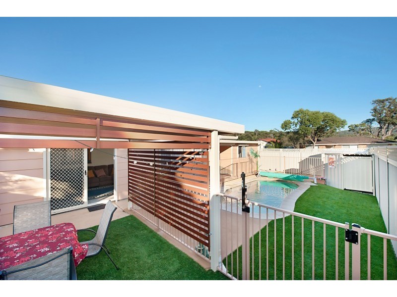 9 Borrodale Ave, Bateau Bay NSW 2261