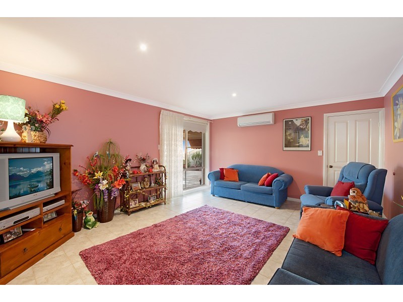 9 Borrodale Ave, Bateau Bay NSW 2261