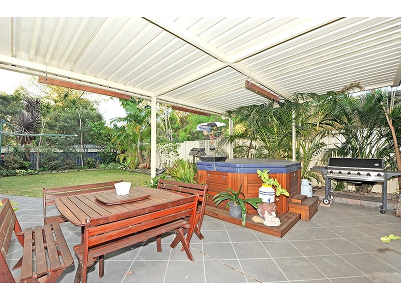 87 Albatross Rd, Berkeley Vale NSW 2261