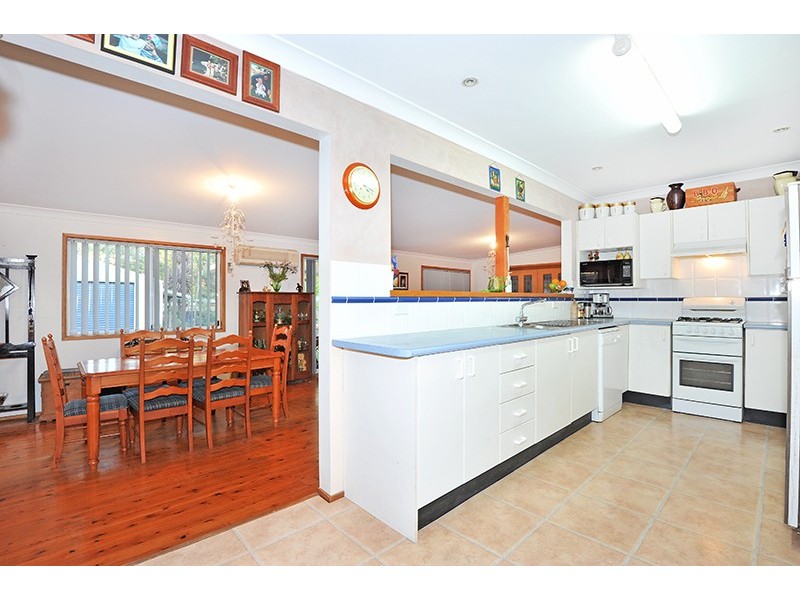 87 Albatross Rd, Berkeley Vale NSW 2261