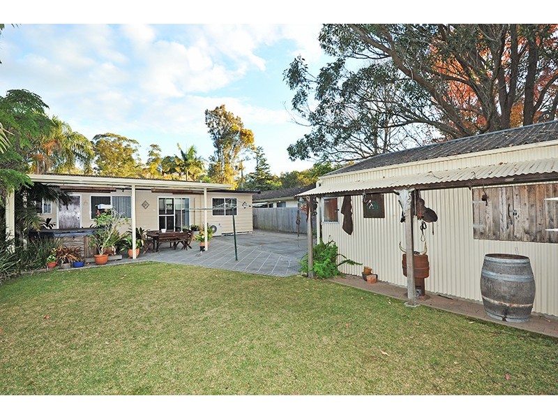 87 Albatross Rd, Berkeley Vale NSW 2261