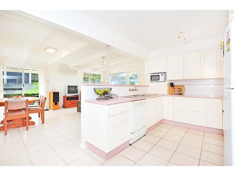 39 Albatross Rd, Berkeley Vale NSW 2261