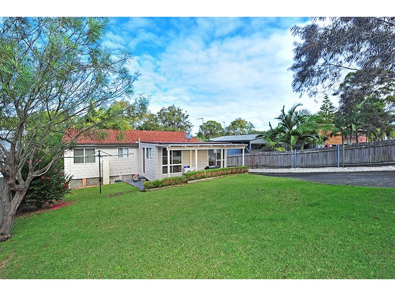 39 Albatross Rd, Berkeley Vale NSW 2261