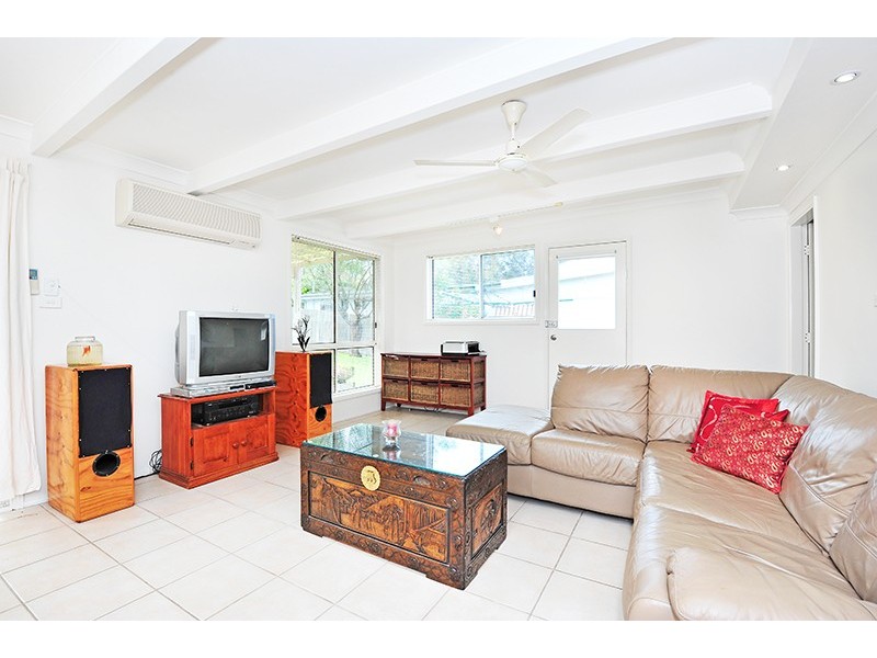 39 Albatross Rd, Berkeley Vale NSW 2261