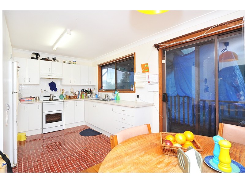 181 Bateau Bay Rd, Bateau Bay NSW 2261
