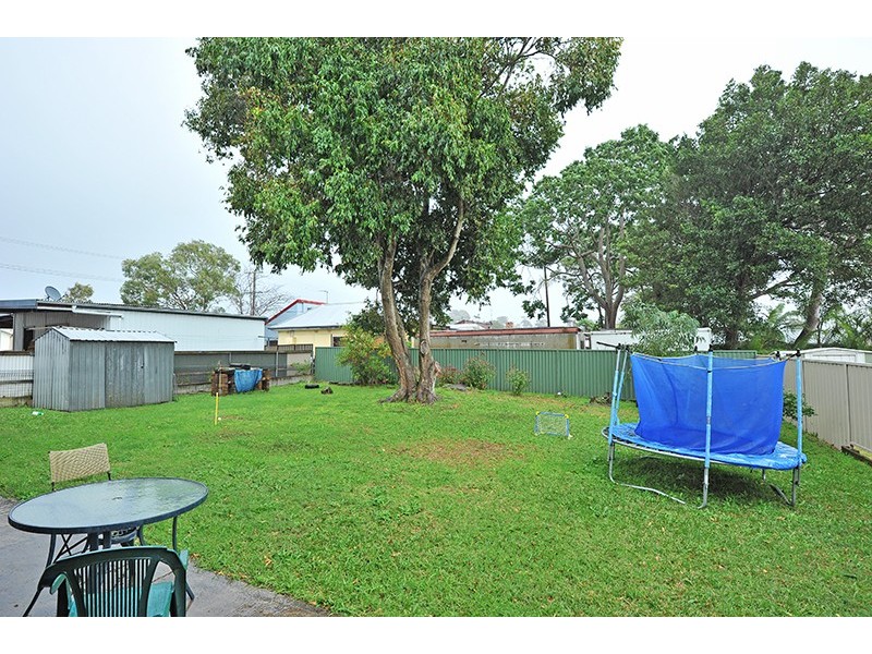 181 Bateau Bay Rd, Bateau Bay NSW 2261