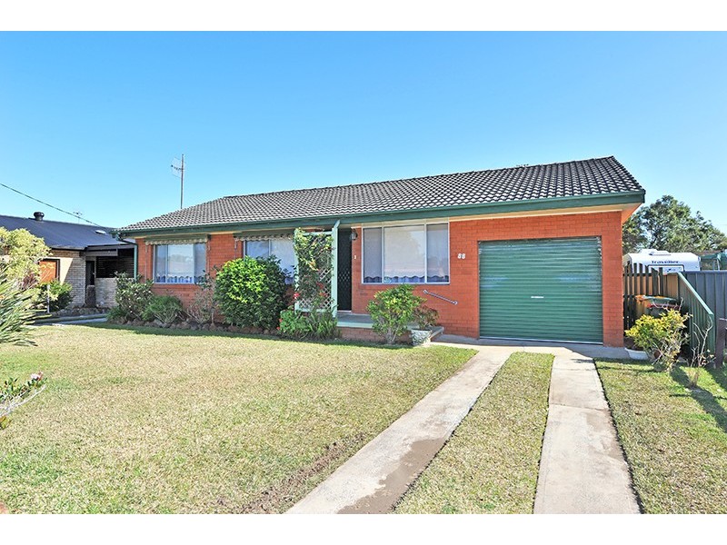 88 Kathleen White Crescent, Killarney Vale NSW 2261