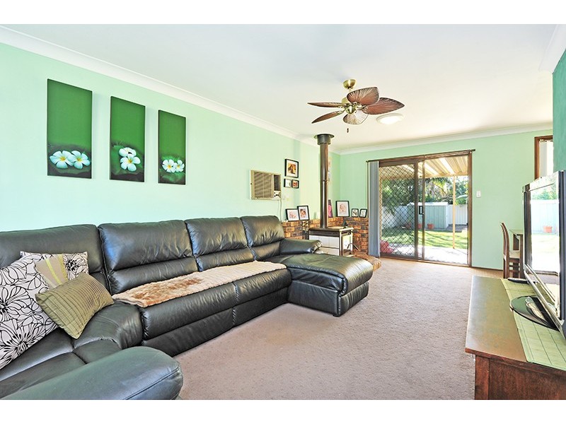 85 Albatross Rd, Berkeley Vale NSW 2261