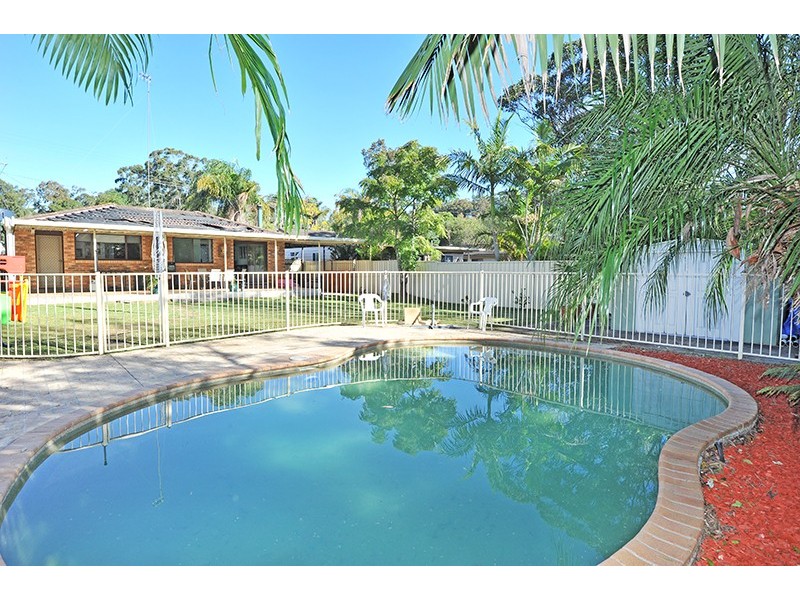 85 Albatross Rd, Berkeley Vale NSW 2261