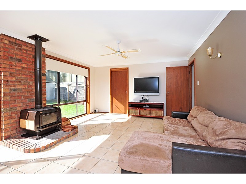 25 Waratah St, Bateau Bay NSW 2261