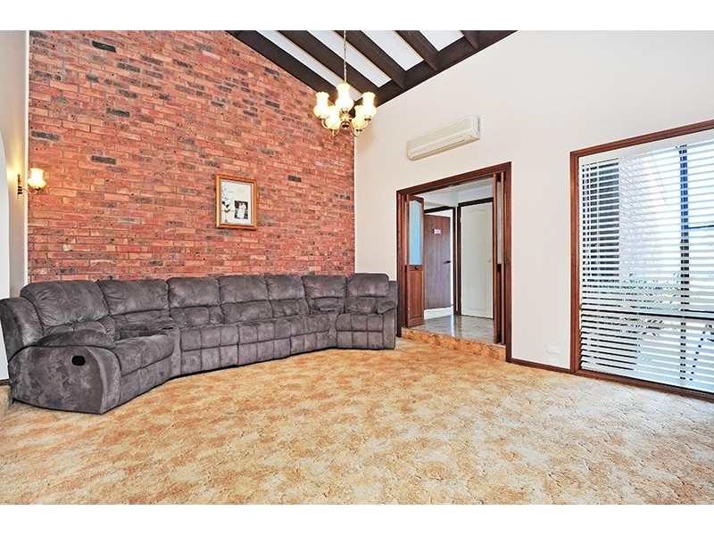 25 Waratah St, Bateau Bay NSW 2261