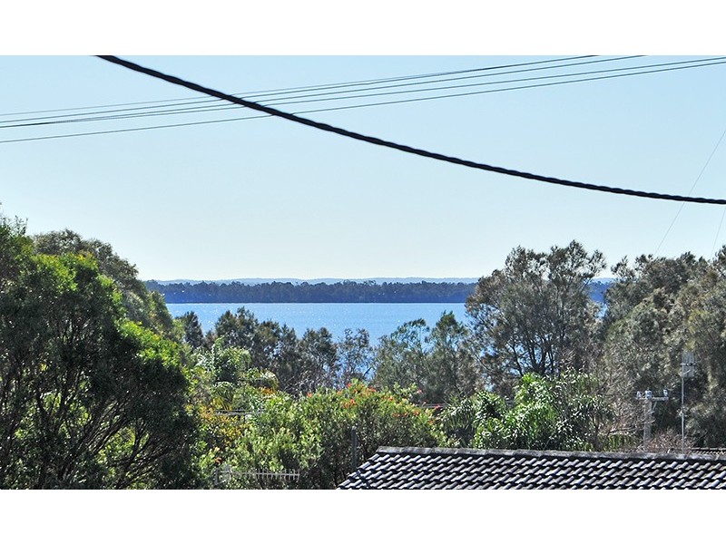 8 Donegal Rd, Berkeley Vale NSW 2261