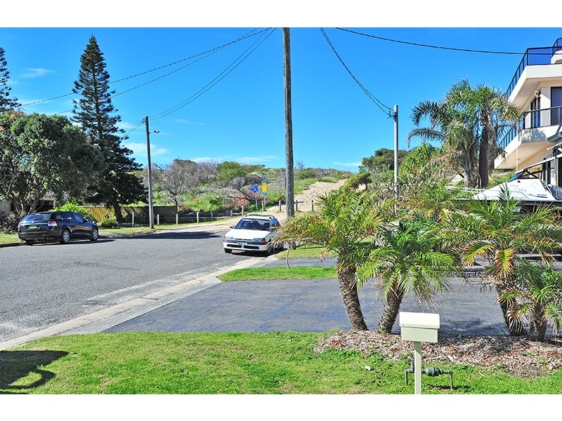 57 Bondi Rd, The Entrance North NSW 2261