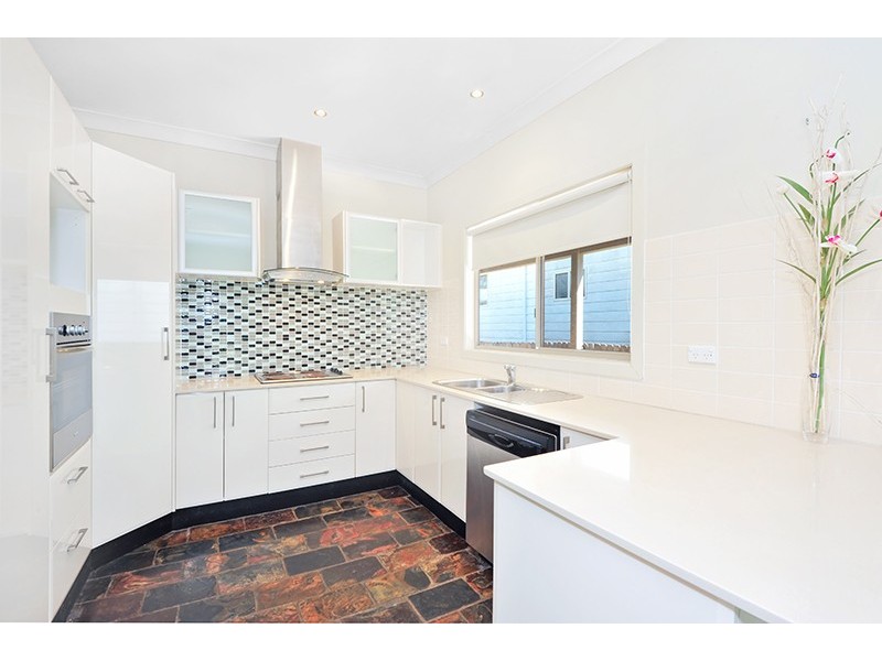 40 Kurraba Pde, Berkeley Vale NSW 2261