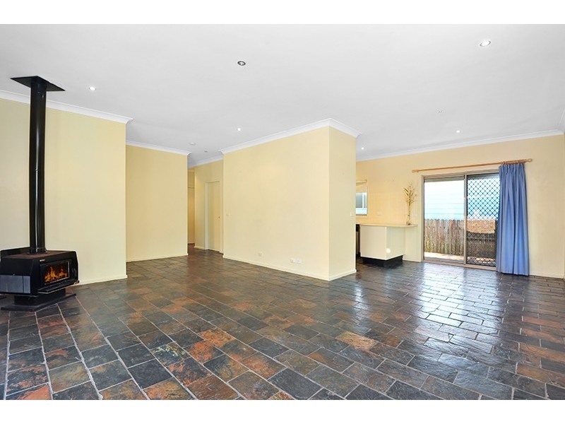 40 Kurraba Pde, Berkeley Vale NSW 2261
