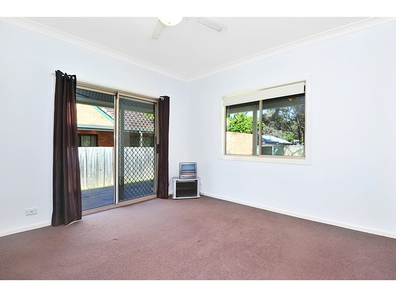 40 Kurraba Pde, Berkeley Vale NSW 2261
