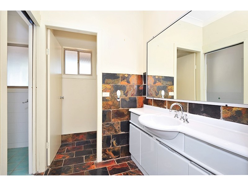 40 Kurraba Pde, Berkeley Vale NSW 2261