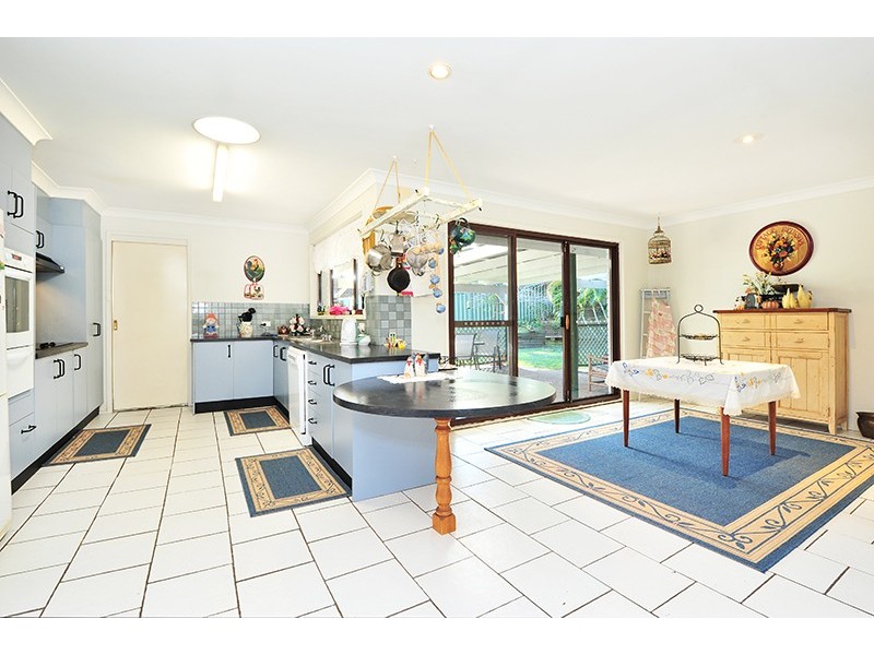 13 Greenwood Ave, Berkeley Vale NSW 2261