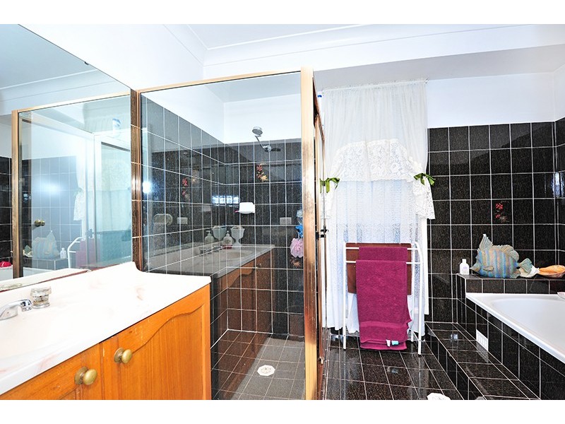 13 Greenwood Ave, Berkeley Vale NSW 2261