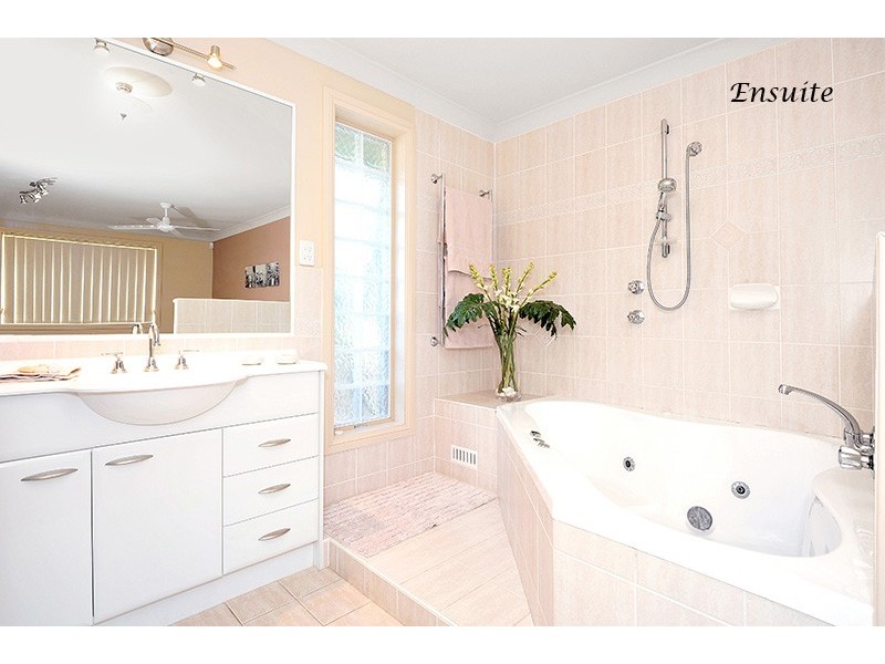 6A Carlyon St, Killarney Vale NSW 2261