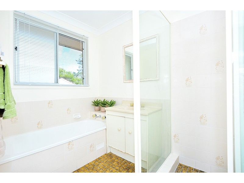 54 Greenwood Ave, Berkeley Vale NSW 2261