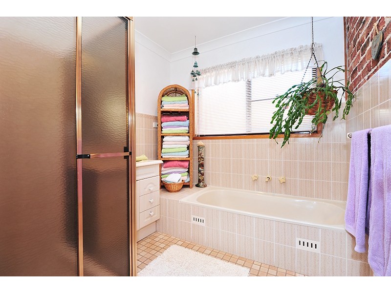 21 Stephenson Rd, Bateau Bay NSW 2261