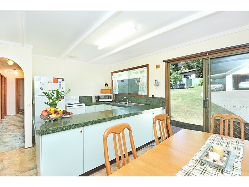 18 Roger Crescent, Berkeley Vale NSW 2261