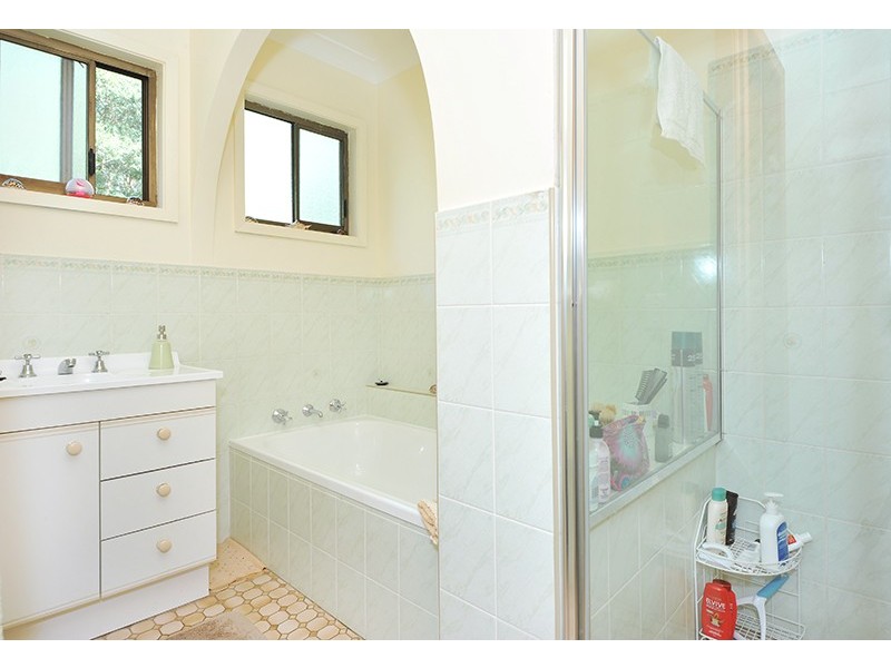 18 Roger Crescent, Berkeley Vale NSW 2261