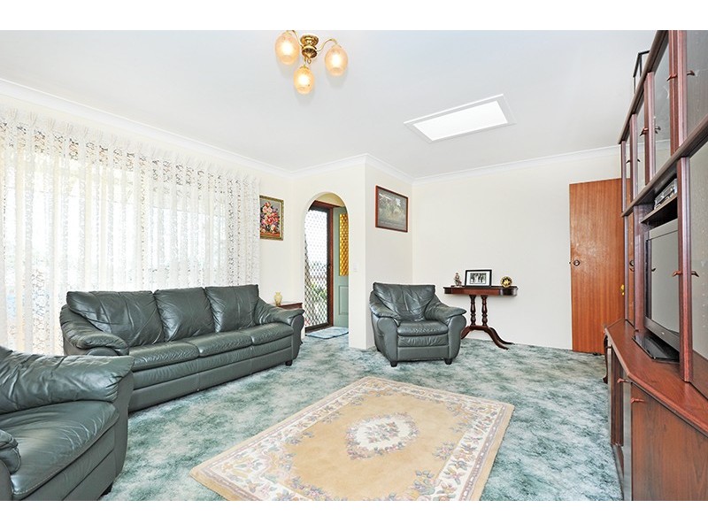 18 Roger Crescent, Berkeley Vale NSW 2261