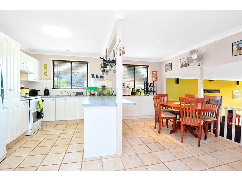 37 Henry Parkes Dr, Berkeley Vale NSW 2261