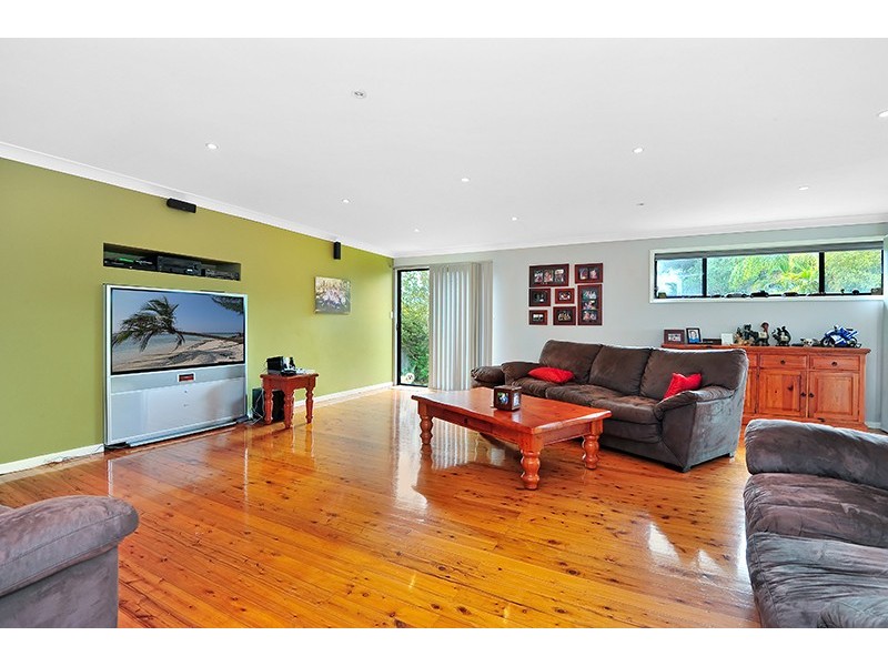 37 Henry Parkes Dr, Berkeley Vale NSW 2261