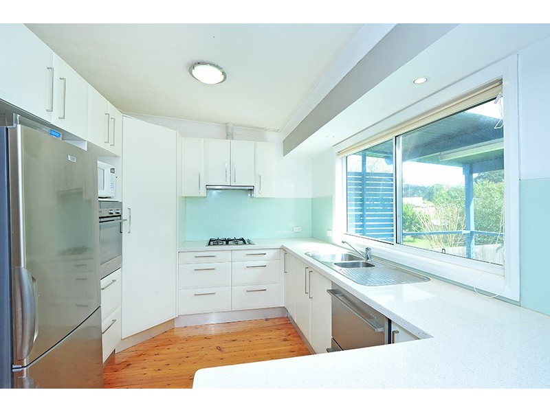 9 Windsor Road, Berkeley Vale NSW 2261
