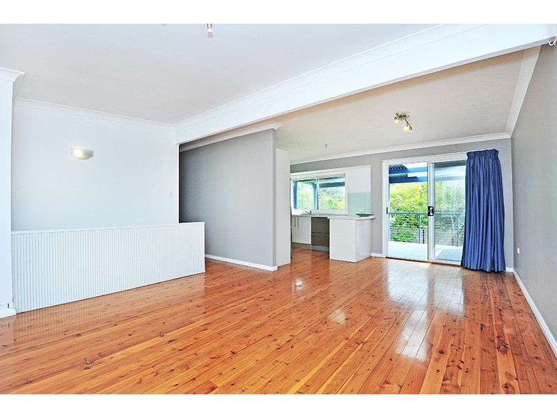 9 Windsor Road, Berkeley Vale NSW 2261