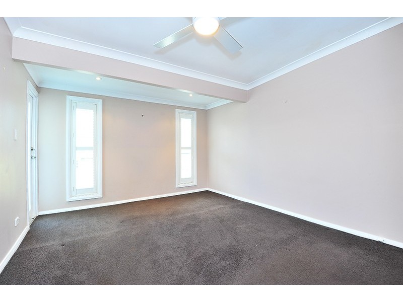 9 Windsor Road, Berkeley Vale NSW 2261