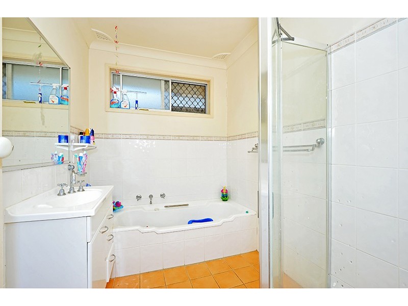 5 Buckingham Road, Berkeley Vale NSW 2261