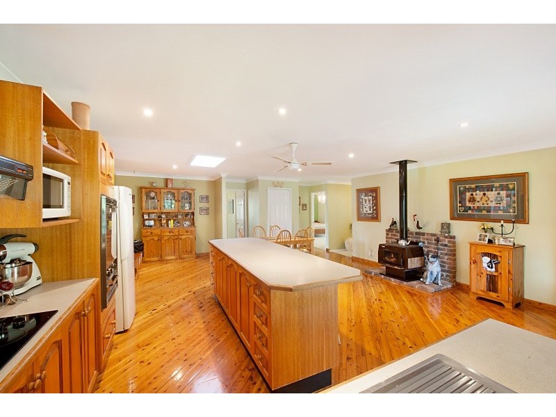 10 Holloway Dr, Jilliby NSW 2259