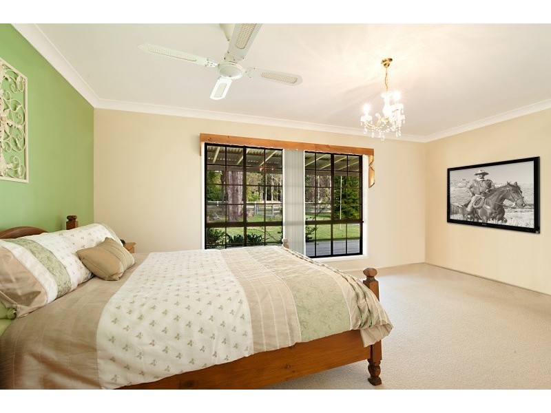 10 Holloway Dr, Jilliby NSW 2259