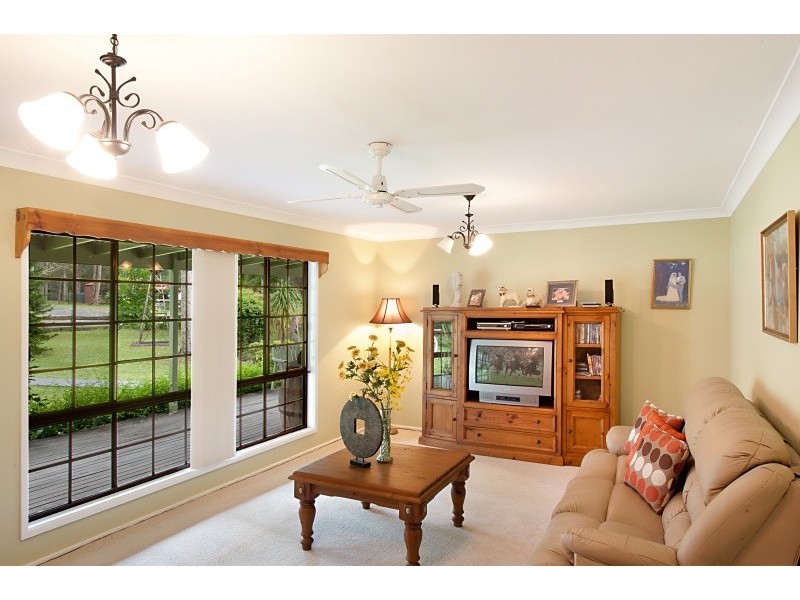 10 Holloway Dr, Jilliby NSW 2259