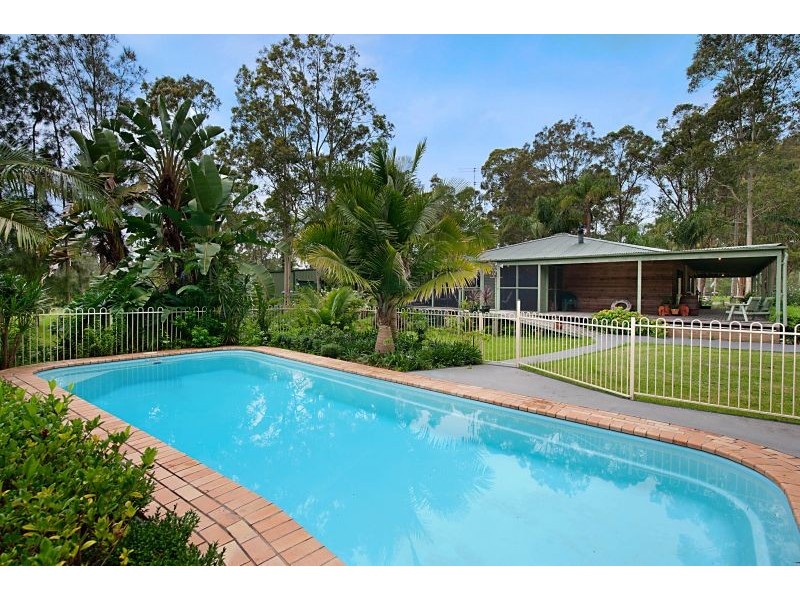 10 Holloway Dr, Jilliby NSW 2259