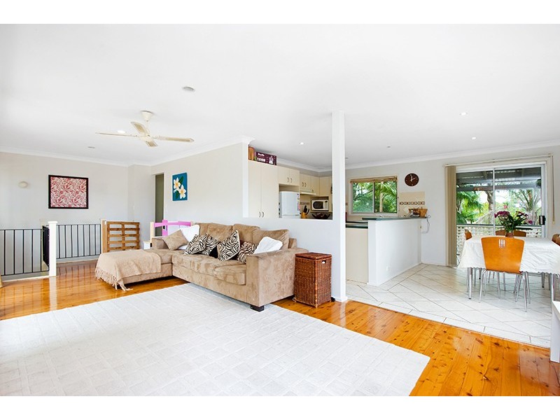 35 Audie Parade, Berkeley Vale NSW 2261