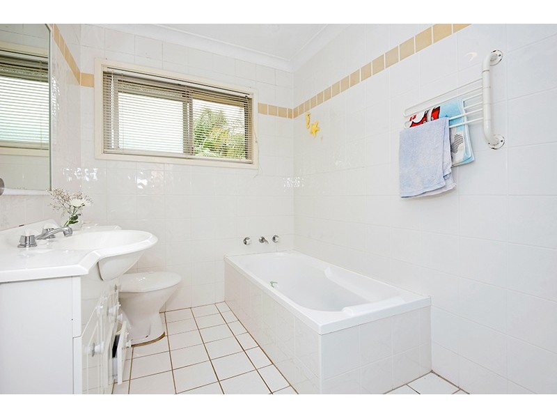 35 Audie Parade, Berkeley Vale NSW 2261