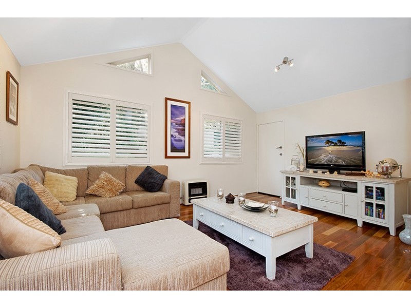 2 Rickard Street, Bateau Bay NSW 2261