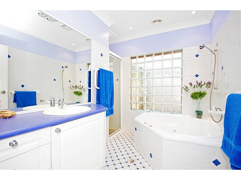 2 Rickard Street, Bateau Bay NSW 2261