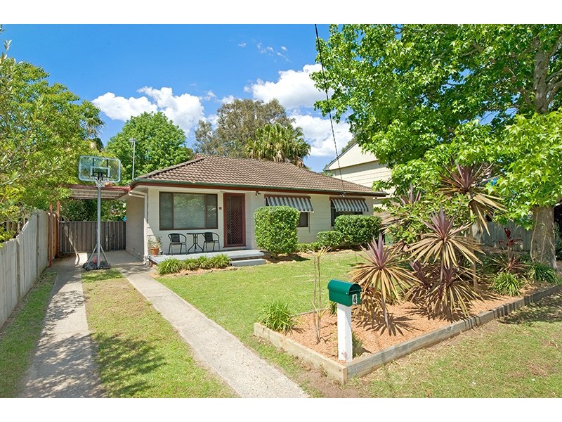 4 Windsor Road, Berkeley Vale NSW 2261