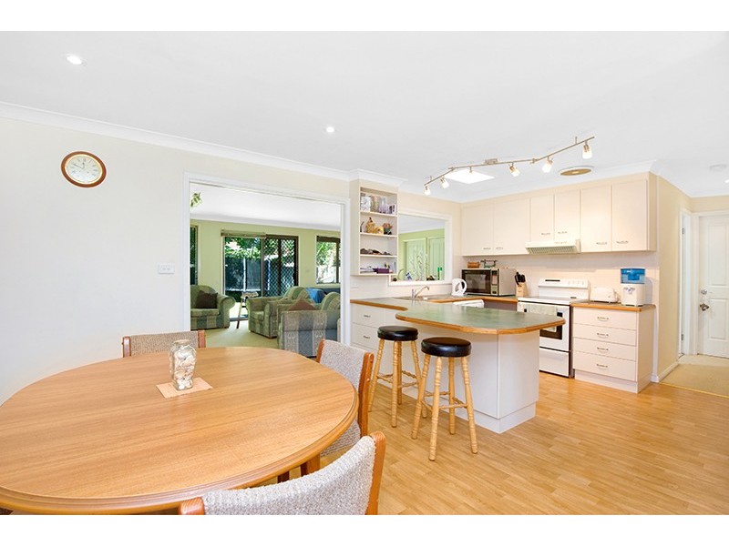 4 Windsor Road, Berkeley Vale NSW 2261