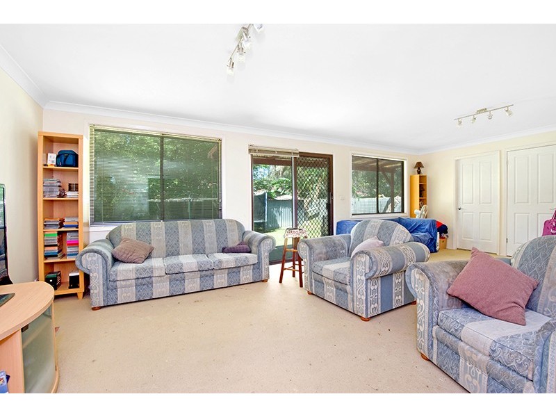 4 Windsor Road, Berkeley Vale NSW 2261