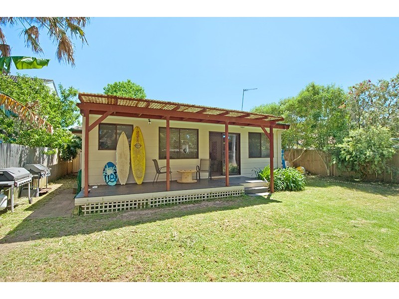 4 Windsor Road, Berkeley Vale NSW 2261