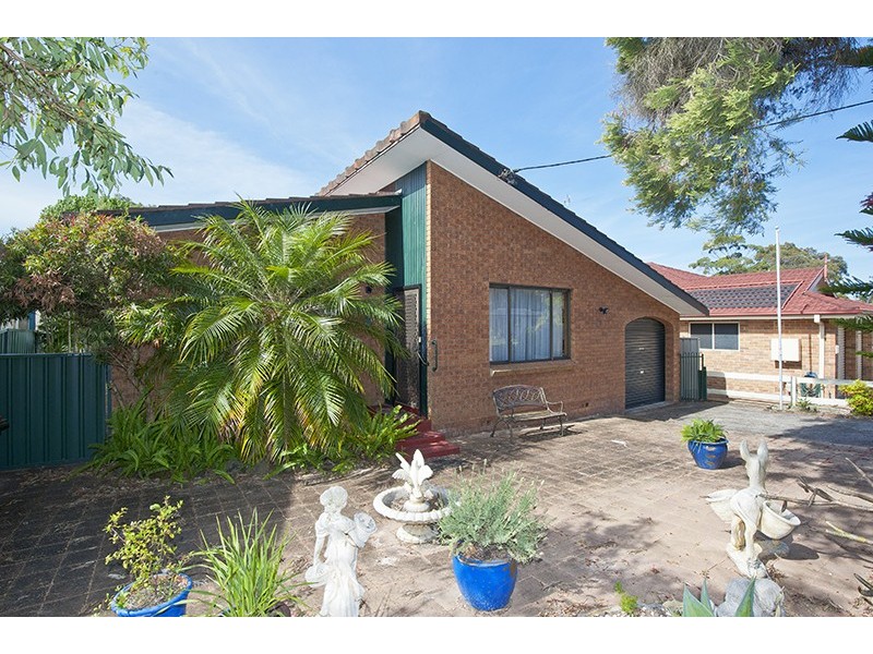 21 Audie Parade, Berkeley Vale NSW 2261